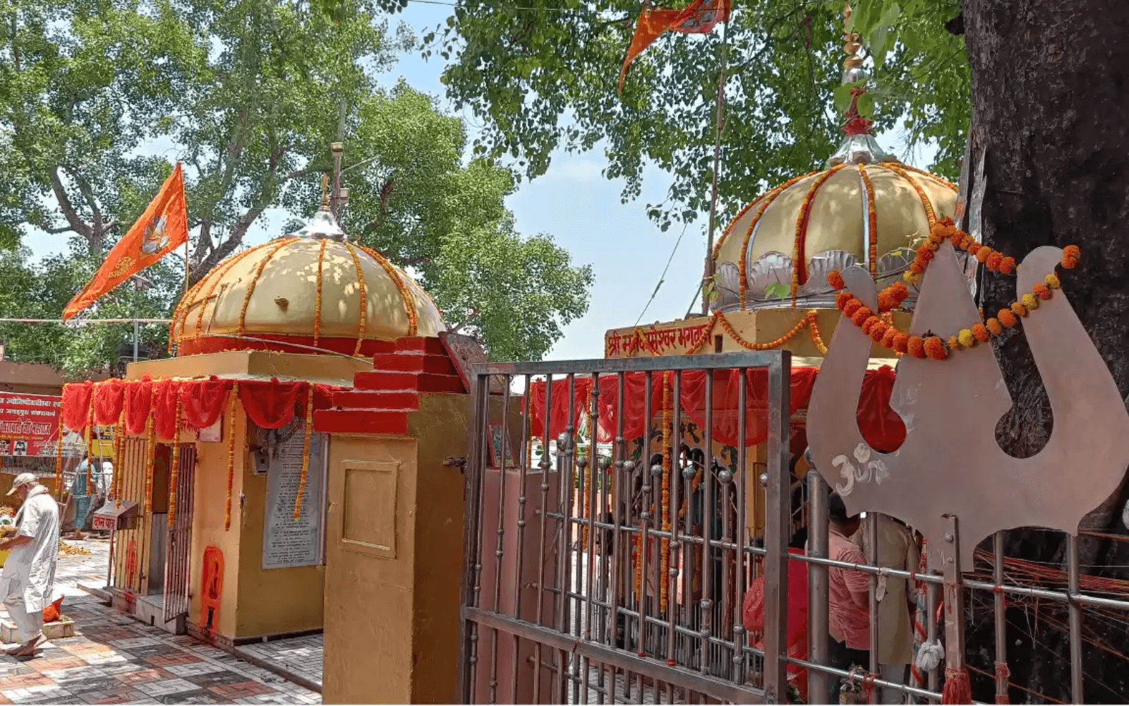 Mankameshwar Temple Visit During Maha Kumbh 2025